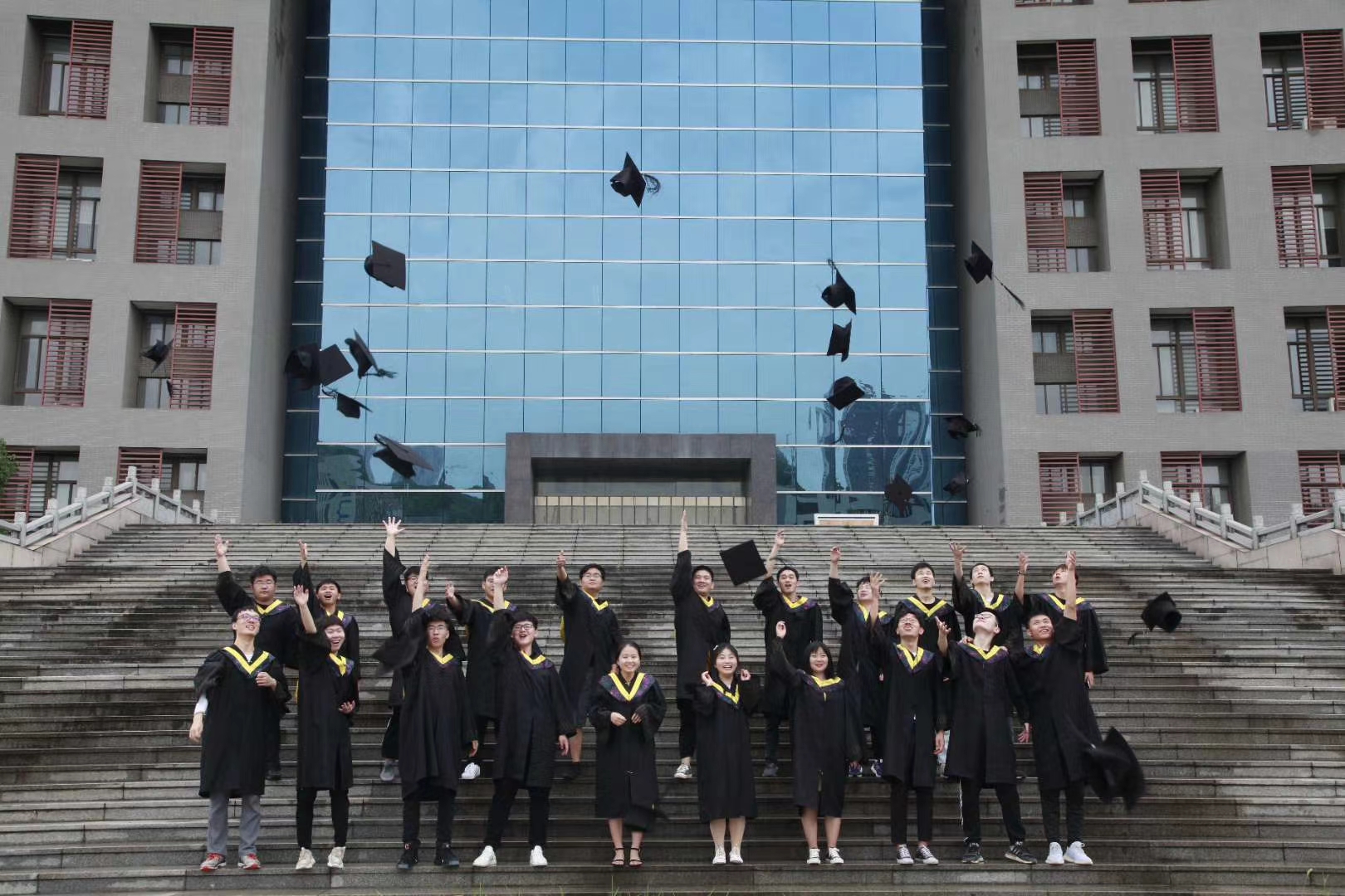 世博娱乐2020届毕业生合影